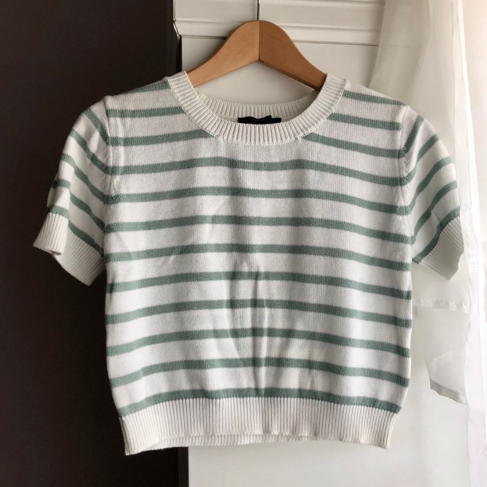 Forever 21 green and white striped cropped sweater